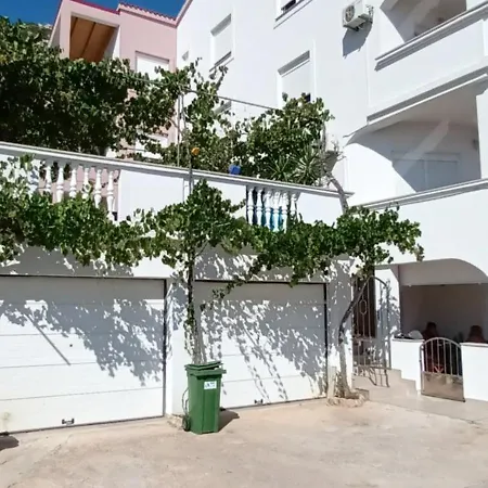 Apartment Buki-sea View *